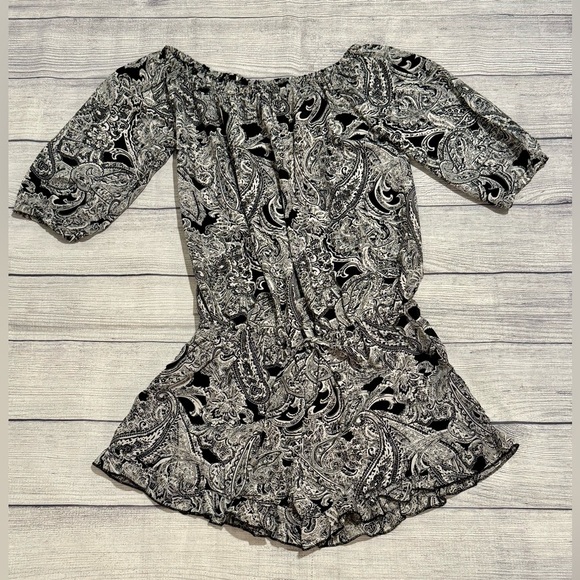 Elan Black & White Paisley Print Romper Size M NWT - Picture 2 of 9